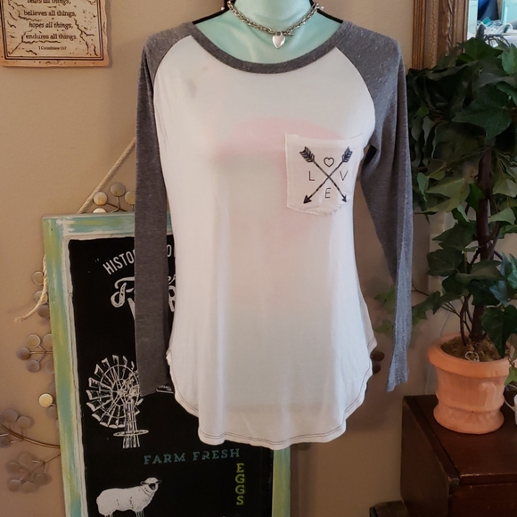 Free Kisses Long Sleeve Tee Size Medium